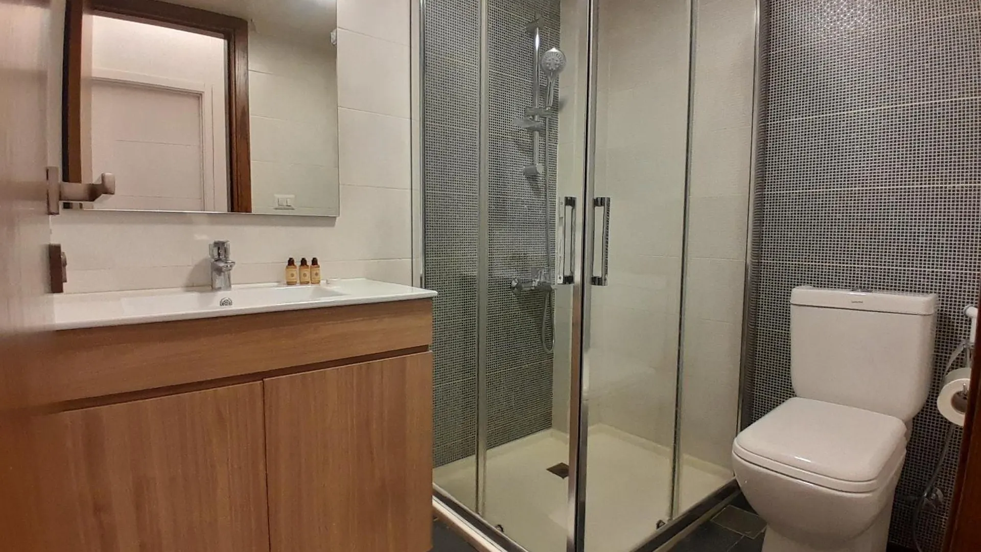 Shade Suites & Studios Beirut 0*,