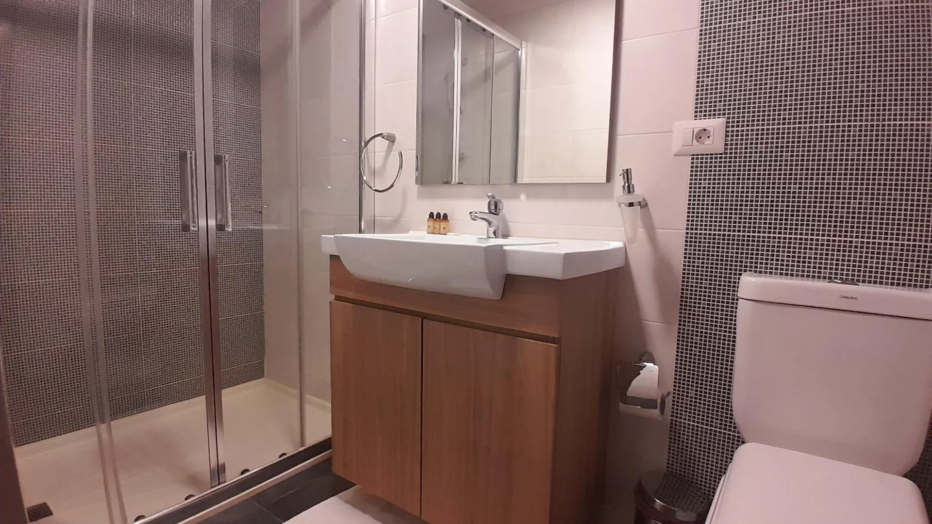 Shade Suites & Studios Beirut Hotel